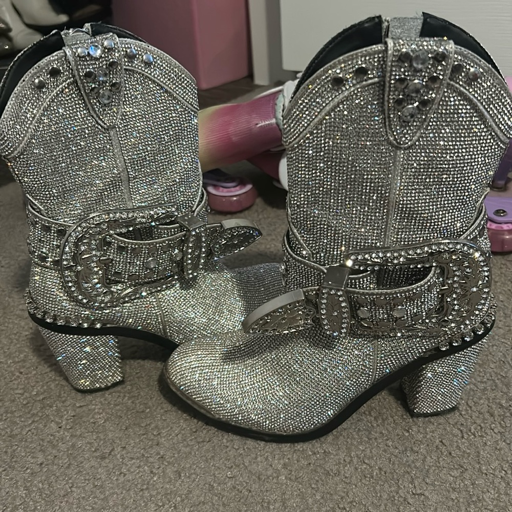 Beautiful sparkly boots